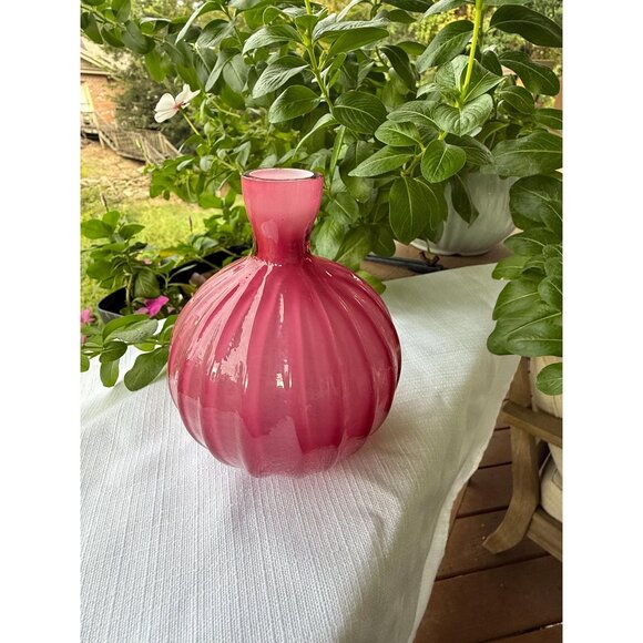 Vintage Pink Glass Vase | Ribbed Bulb Shape | Miss Poppy’s Emporium - Picture 1 of 2
